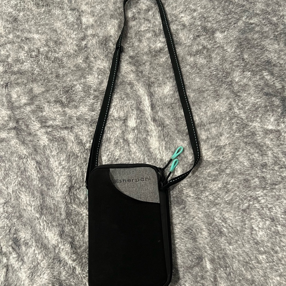 Sherpani Black and Gray Phone Crossbody